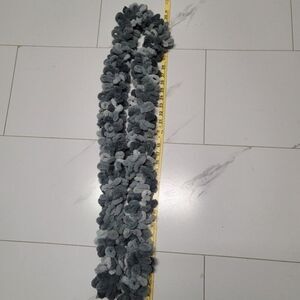 ⭐️ womens grey tie off loop scarf - has tag.